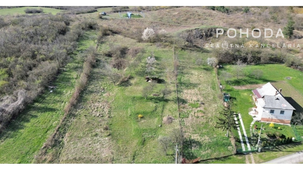 pozemok pre stavbu RD v obci Kravany - 1949 m2