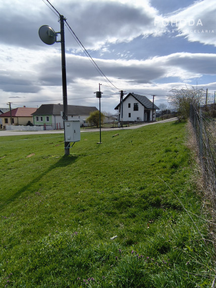 pozemok pre stavbu RD v obci Kravany - 1949 m2