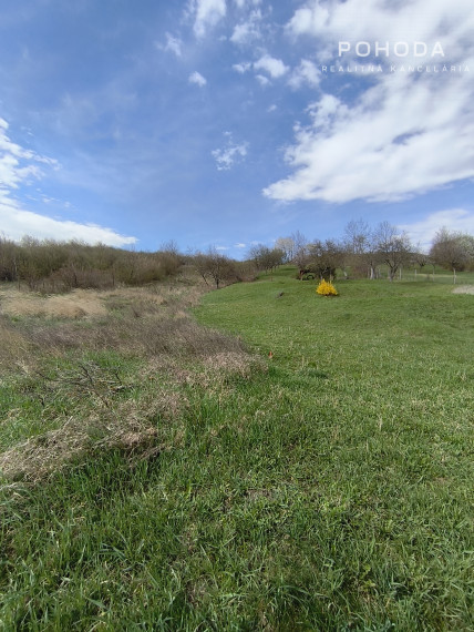 pozemok pre stavbu RD v obci Kravany - 1949 m2