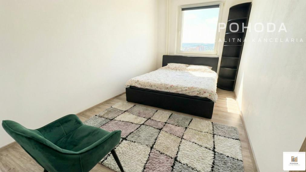 Veľký 3 izb. byt, 66m² + loggia, Lidické námestie