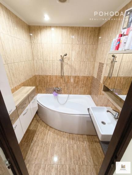 Veľký 3 izb. byt, 66m² + loggia, Lidické námestie