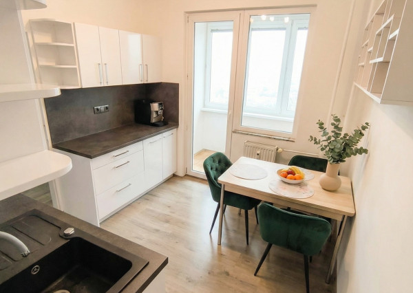 Veľký 3 izb. byt, 66m² + loggia, Lidické námestie