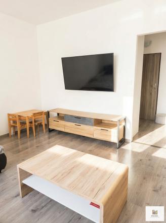 Veľký 3 izb. byt, 66m² + loggia, Lidické námestie - fotografia 2