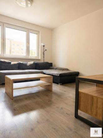Veľký 3 izb. byt, 66m² + loggia, Lidické námestie - fotografia 1