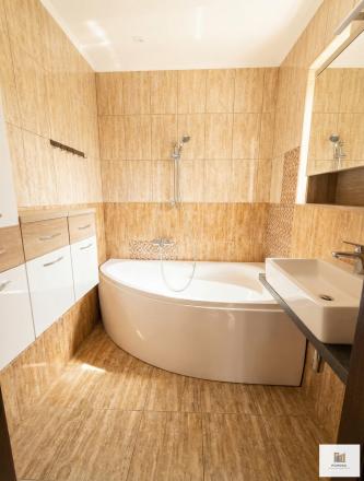 Veľký 3 izb. byt, 66m² + loggia, Lidické námestie - fotografia 5